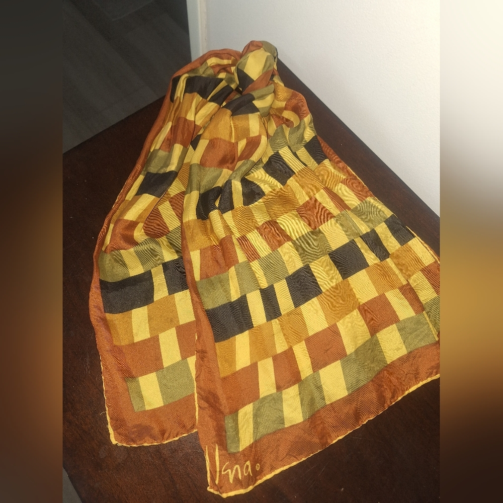 Vintage VERA NEUMANN oblong scarf